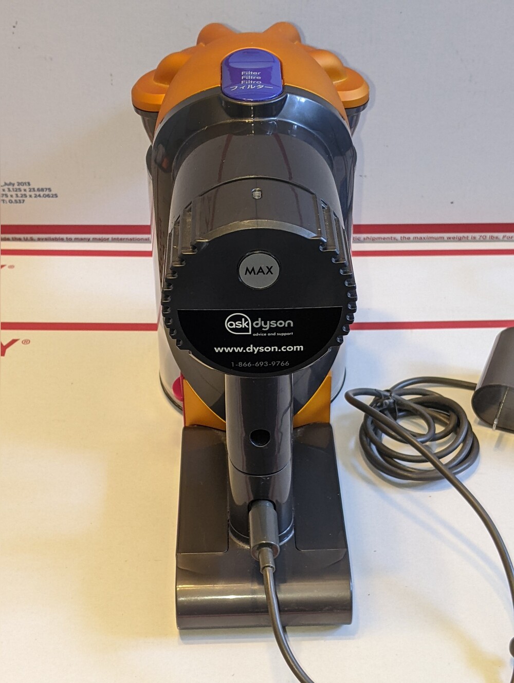 DYSON DC34 CORDLESS HANDHELD VACUUM DUAL POWER IDEAL FOR CARS With CHARGER - Picture 3 of 8